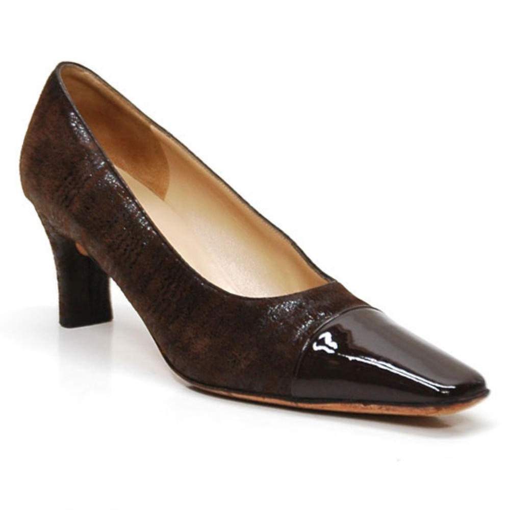 Salvatore Ferragamo Textured Cap Toe Heels 8 Narrow